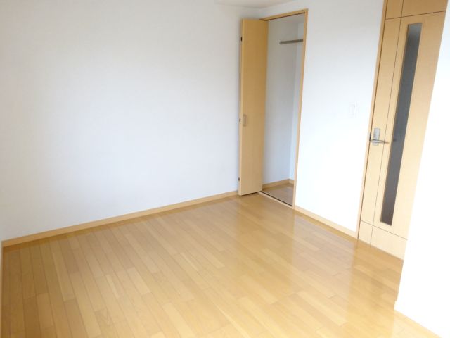 Living and room. The room clean and take advantage of the storage ☆