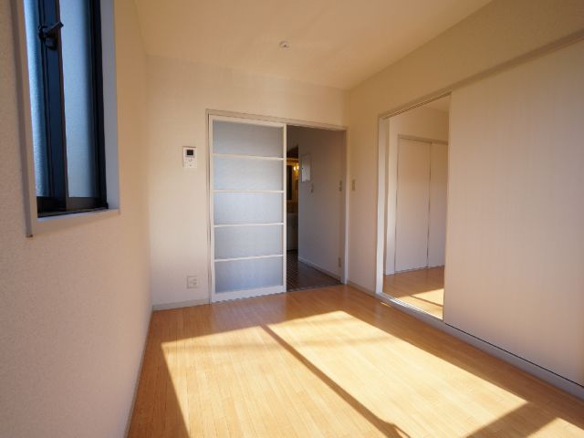 Living and room. Day is good!