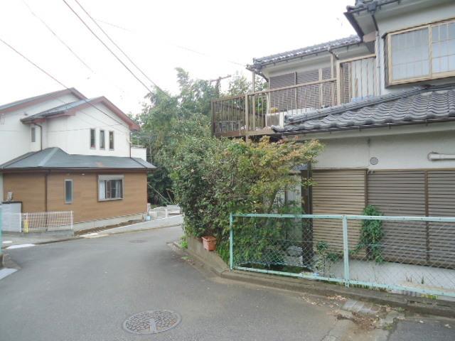 Local photos, including front road. Local (10 May 2013) Shooting