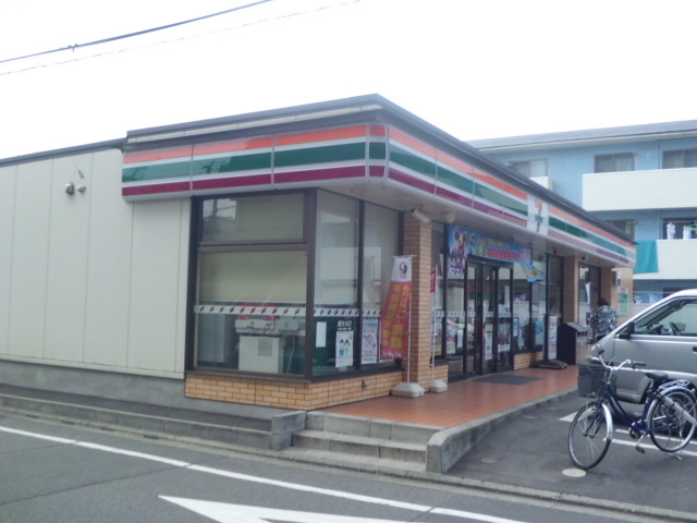 Convenience store. 170m to Seven-Eleven (convenience store)