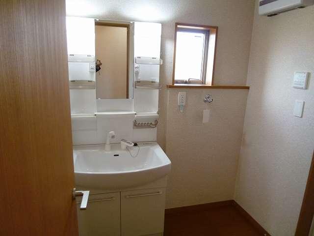 Wash basin, toilet. Indoor (12 May 2013) Shooting