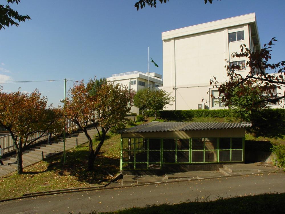 Primary school. 800m to mouth elementary school work