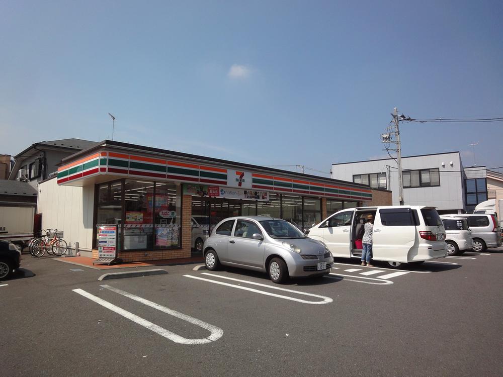 Convenience store. 450m to Seven-Eleven