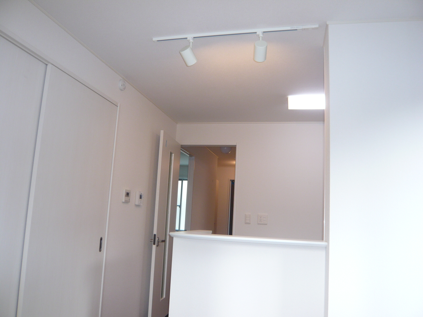 Kitchen. Stylish headlights with the face-to-face kitchen ☆