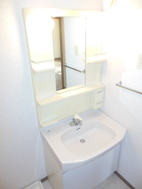 Washroom. Independent wash basin