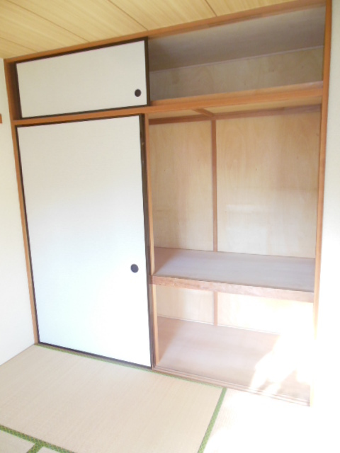 Receipt. Is a Japanese-style room of storage
