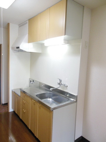 Kitchen. There is housed in the kitchen top and bottom