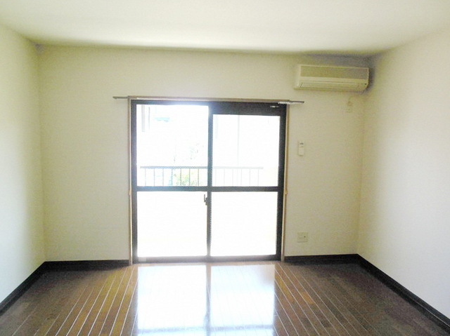 Living and room. 8.7 Pledge of Western-style