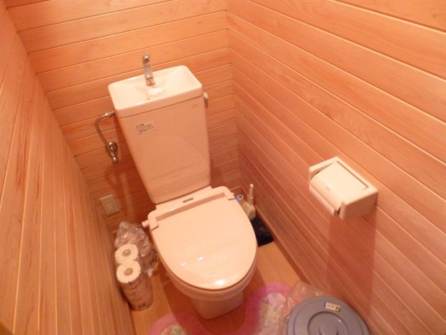 Toilet. ◇ the first floor of the toilet space ◇