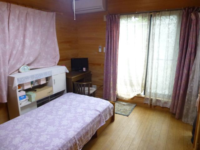 Living and room. ◇ the second floor bedroom. Sunny southeast ◇