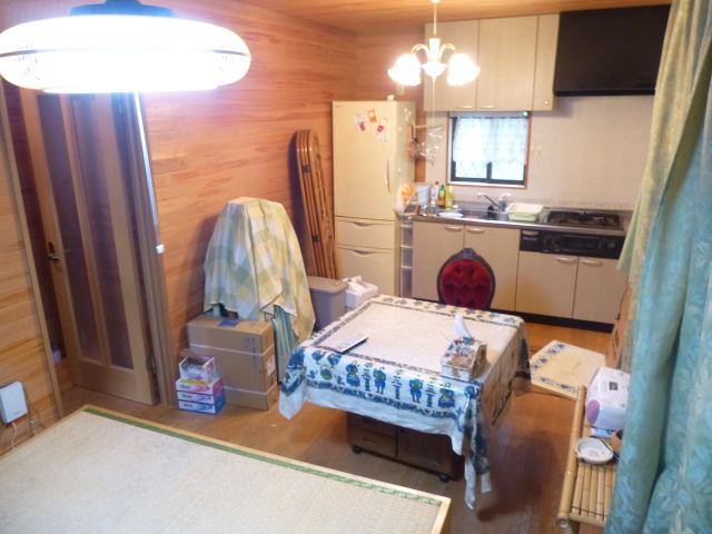 Living and room. ◇ 10.5 Pledge spacious living room of ◇