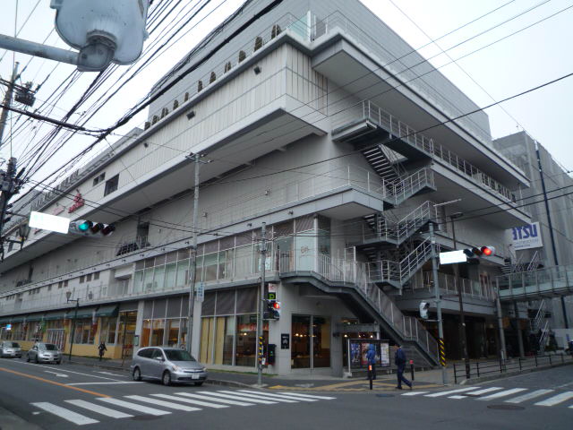 Supermarket. 403m to Super Alps Hashimoto store (Super)