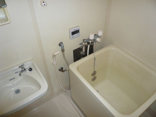 Bath. ☆ bus ・ Restroom ☆