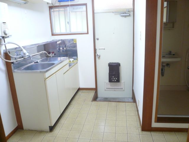 Living and room. ☆ Kitchen space is spread ☆