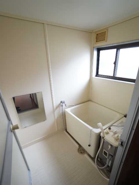 Bath. Add fueled, Easy ventilation with windows