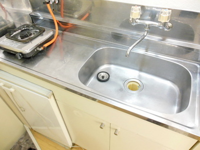 Kitchen. It is a clean kitchen