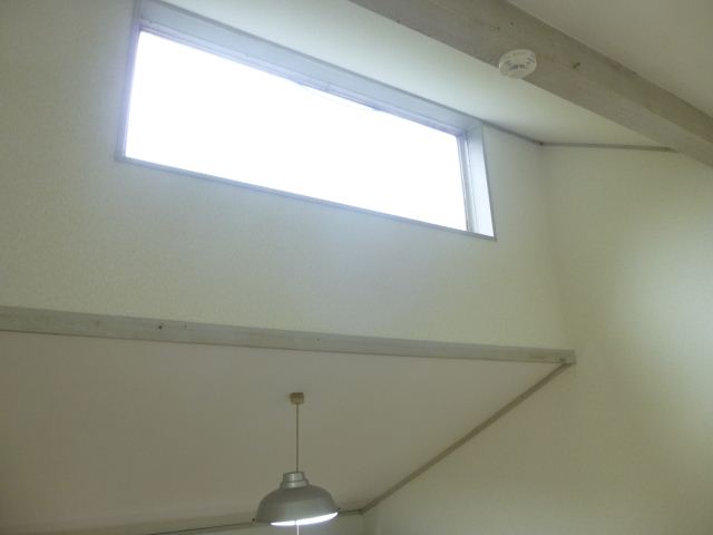 Other. ◇ There is also a window for the lighting to illuminate the loft ◇