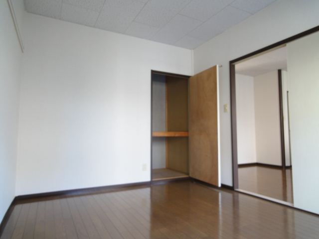 Living and room. ◇ also housed in a six tatami Western-style comes with ◇