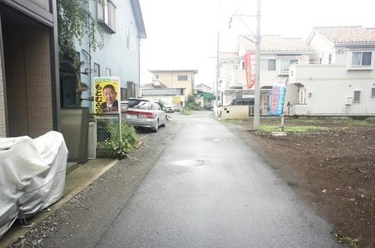 Local photos, including front road. Frontal road