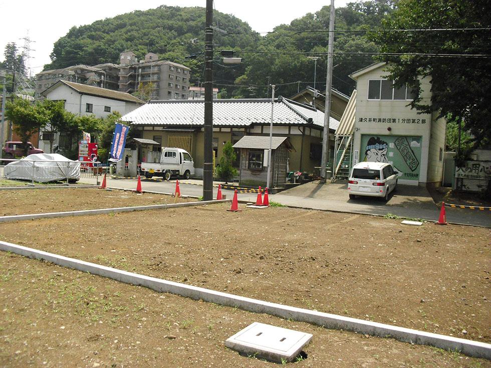 Local photos, including front road. Local (August 2003) Shooting