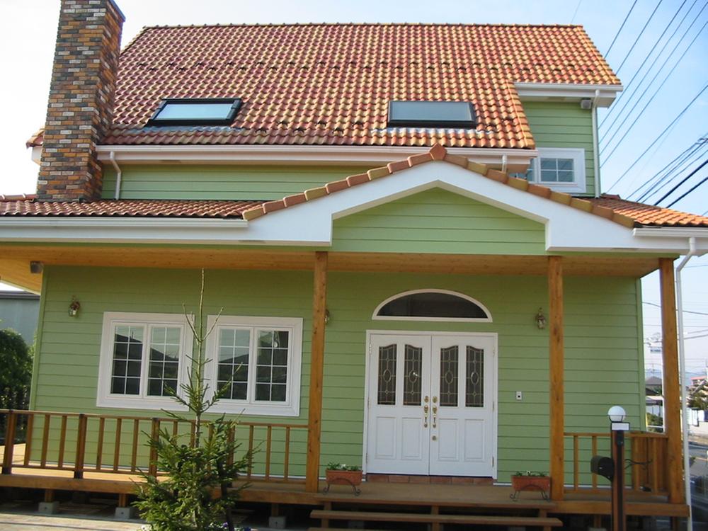 Local appearance photo. The appearance of the North American style, Building 42 square meters.