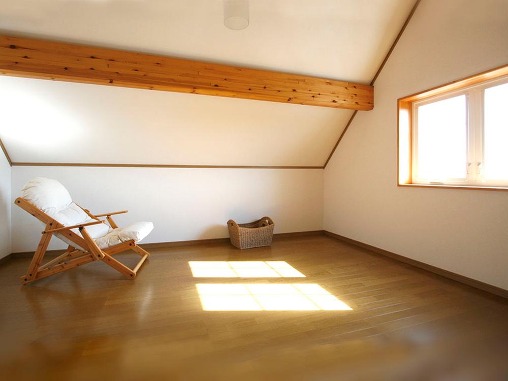 Other introspection. Spacious attic storage.