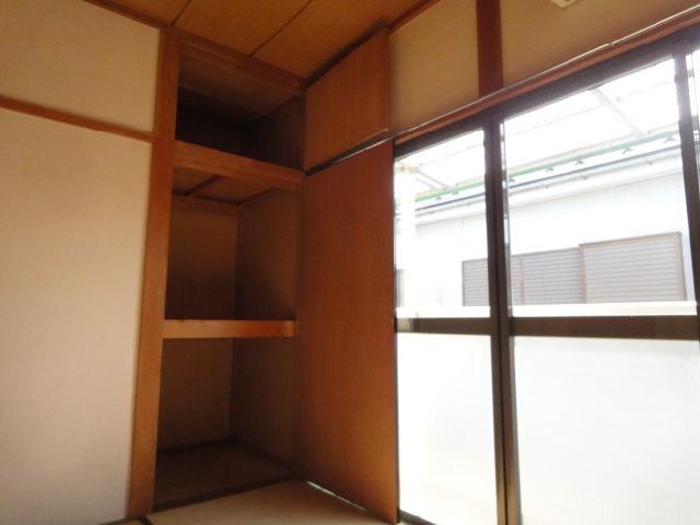 Living and room. Because the south-facing rooms per day is good