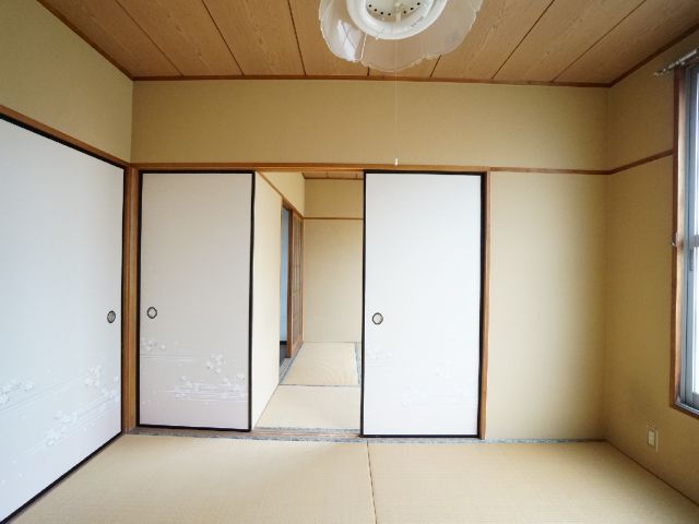 Living and room. Japanese-style room 6 tatami