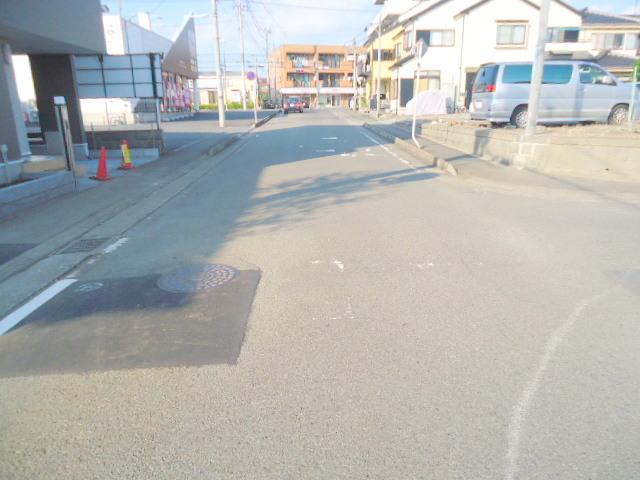 Local photos, including front road. Front road is also easier than ever with the widely parking