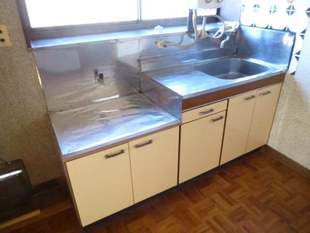 Kitchen. ◇ spread of the kitchen with a kettle machine ◇