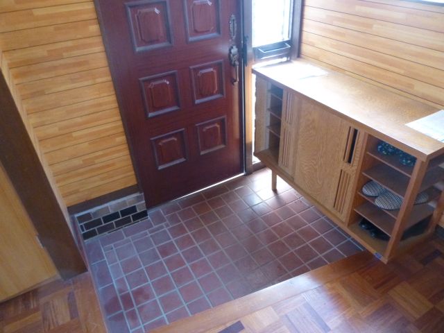 Entrance. ◇ around the entrance of the happy spread to family ◇