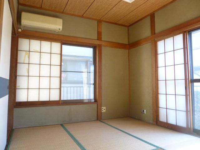 Living and room. ◇ air conditioning also comes with ◇