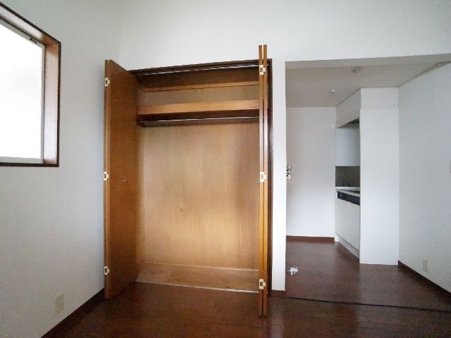 Receipt. Closet with shelves