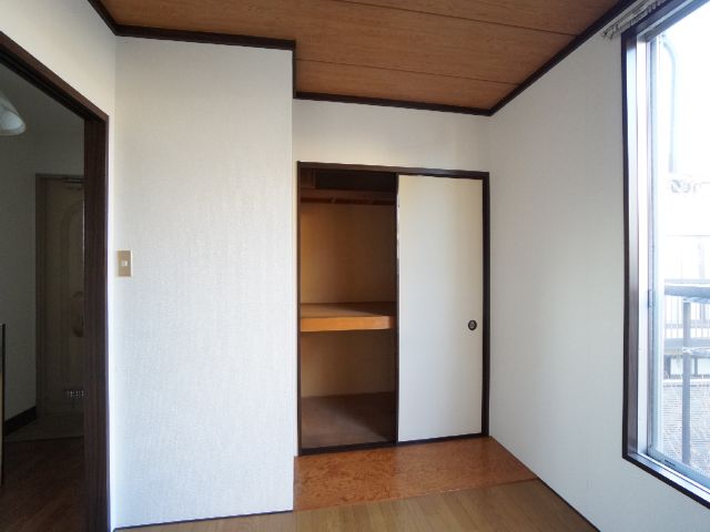 Receipt. There is a shelf at the top