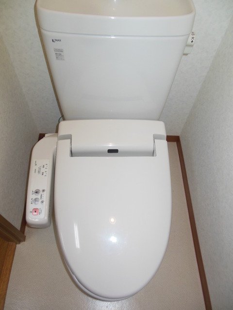 Toilet. Wallingford is a zing toilet with toilet