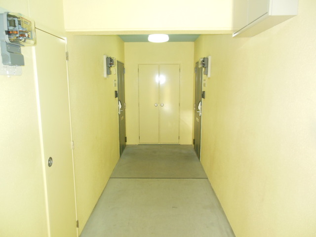 Entrance. Shared passage