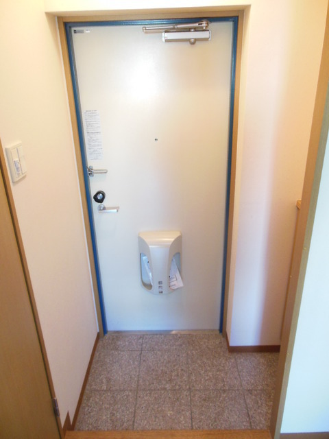 Entrance. Spacious entrance