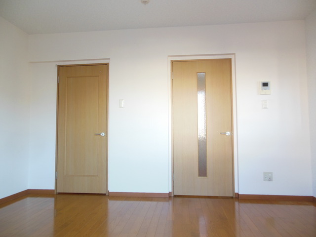 Living and room. Day is good