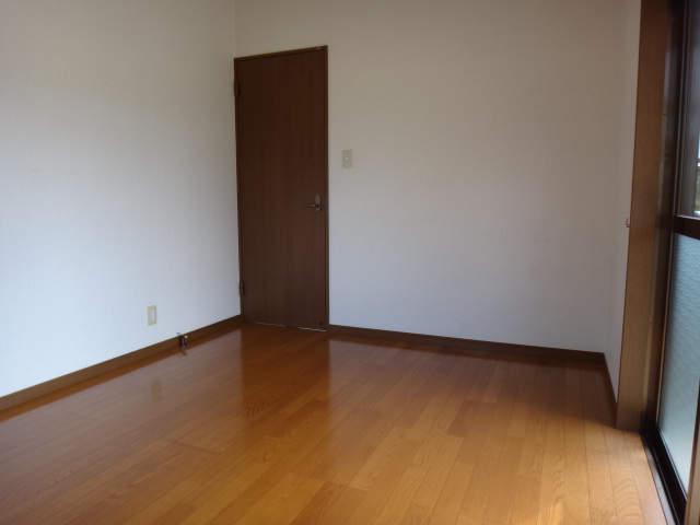 Living and room. Western-style 6 Pledge