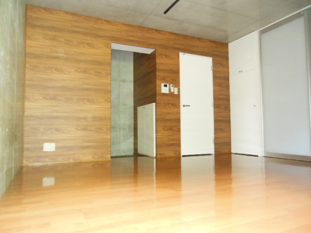 Other room space. Bright room