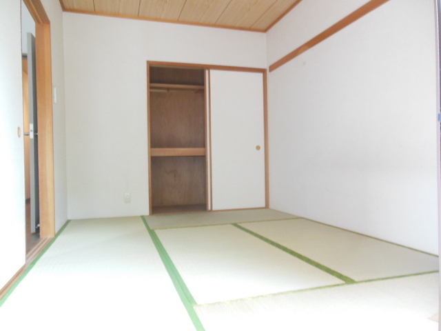 Other room space. Is a tatami room