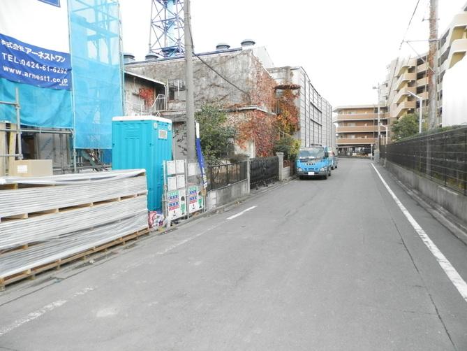 Local photos, including front road. Front road is 6m, Parking is also a breeze