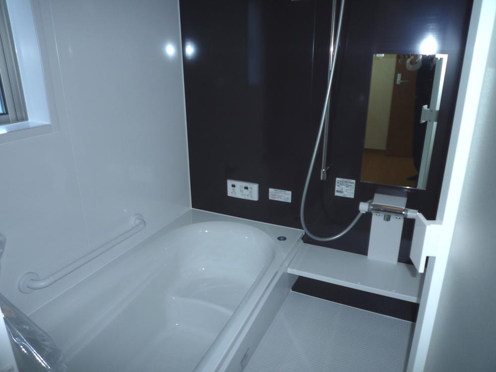 Bathroom. Unit bus with a bathroom ventilation dryer that can sitz bath