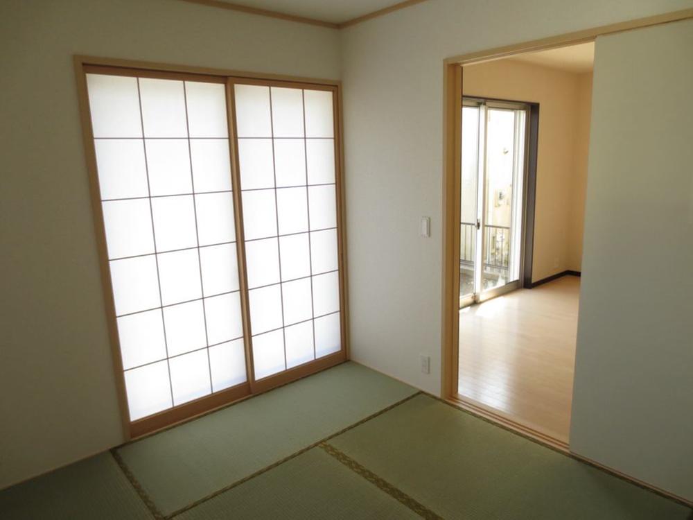 Same specifications photos (Other introspection). Same specifications