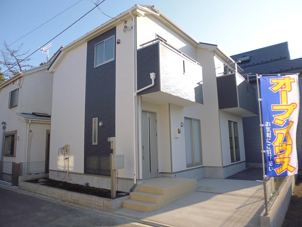 Local appearance photo. Building 2