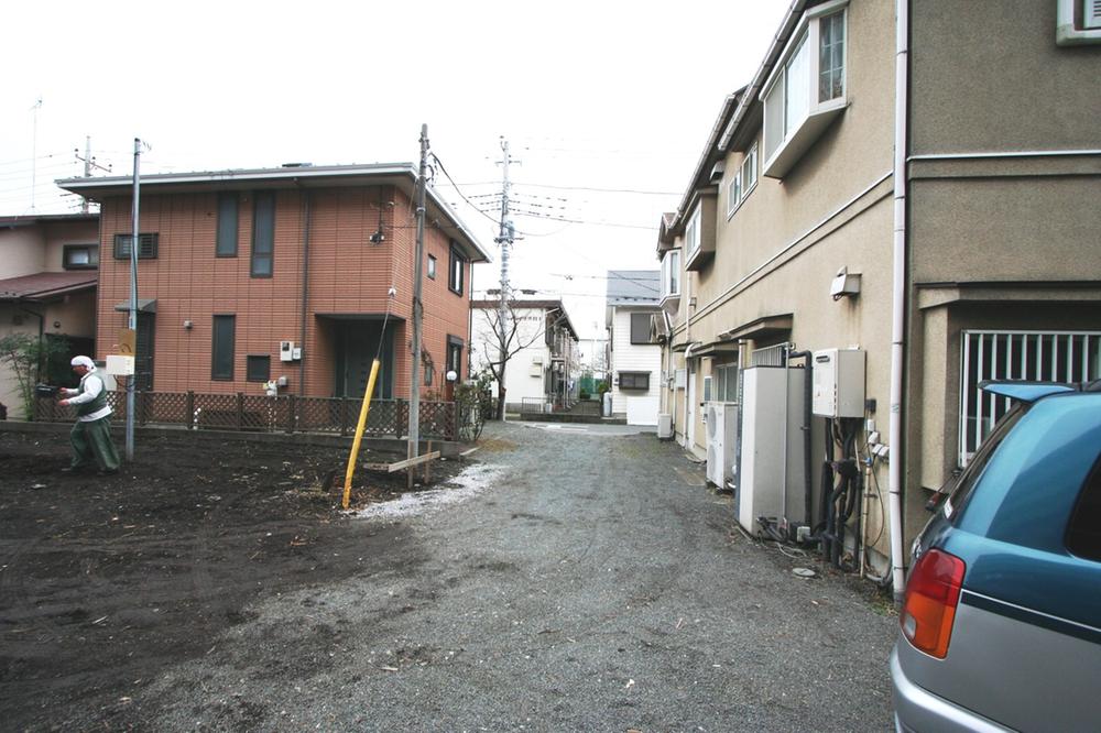 Local photos, including front road. Local (12 May 2013) Shooting