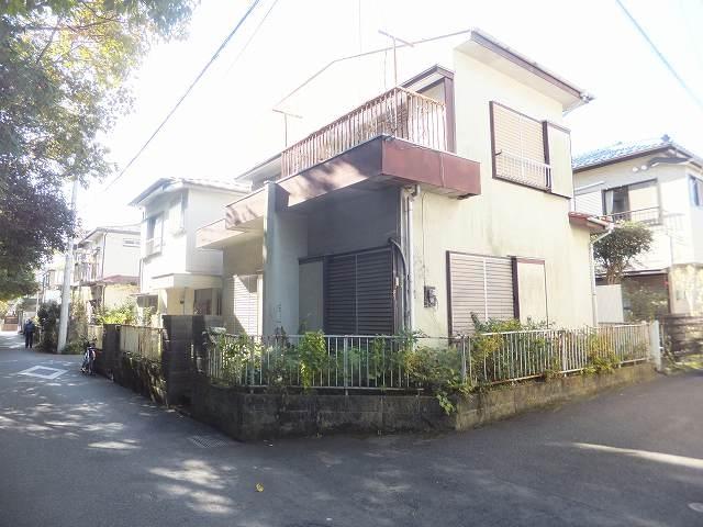 Local photos, including front road. Local (11 May 2013) Shooting