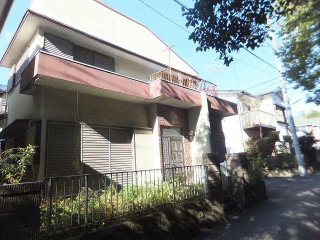 Local photos, including front road. Local (11 May 2013) Shooting