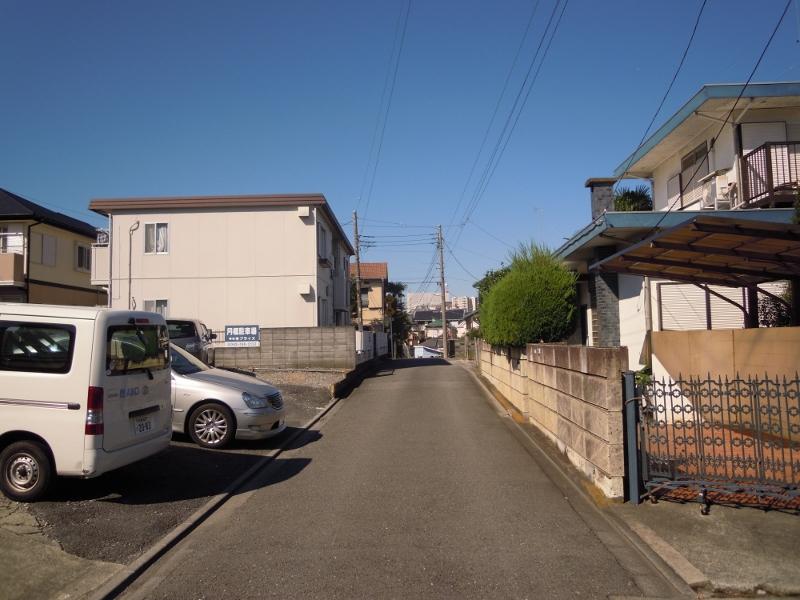 Local photos, including front road. Southwest road 4m public roads