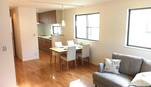 Living. Indoor (12 May 2013) Shooting (1) Building